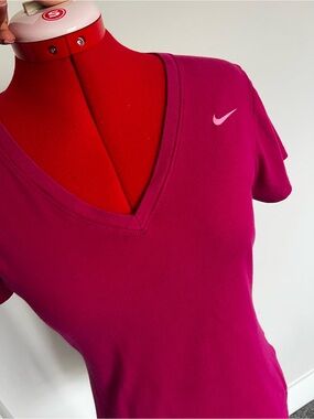 Forte Women's Fuchsia V-Neck Short Sleeve Tee